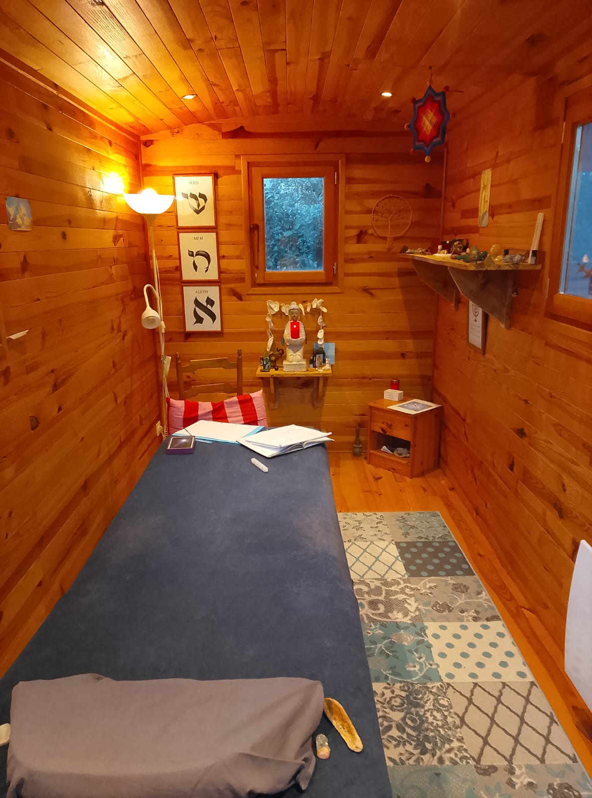 Intérieur de la roulotte de soin